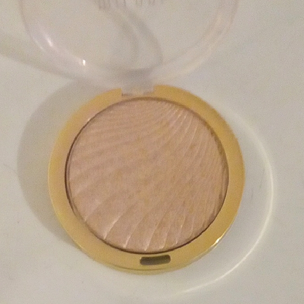 Milani Cream Highlighter Luminous Glow